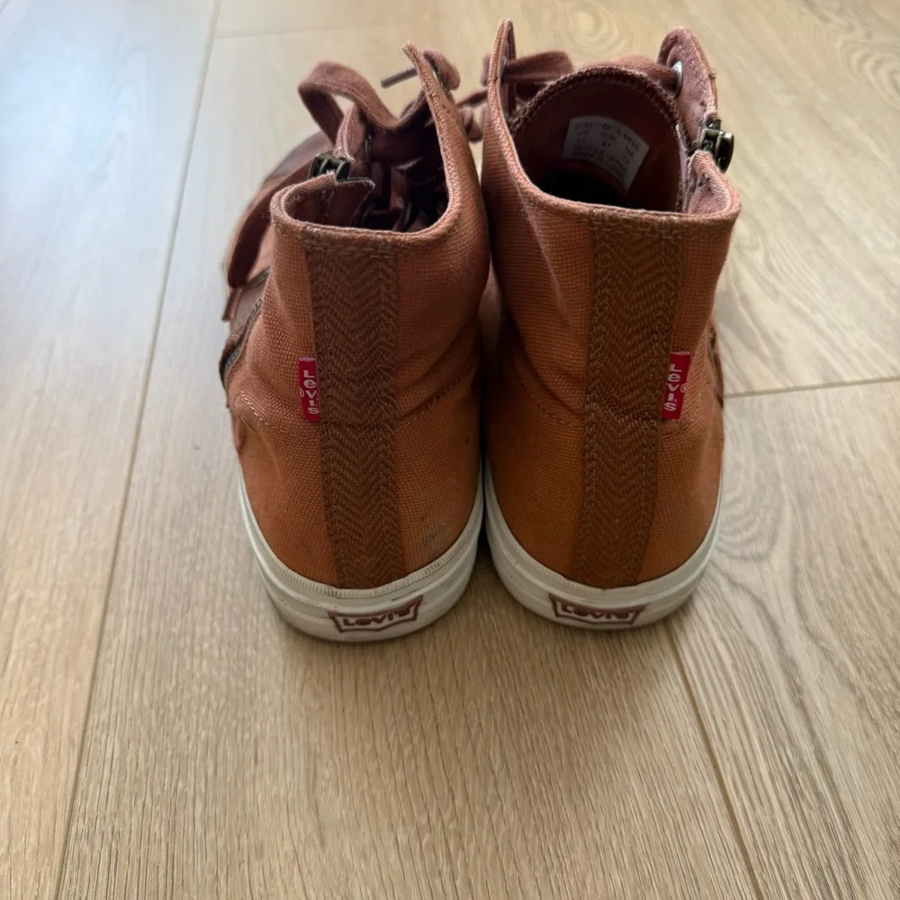 Levis levi high